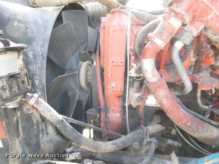 image for item J2640 2007 International 9400i semi truck