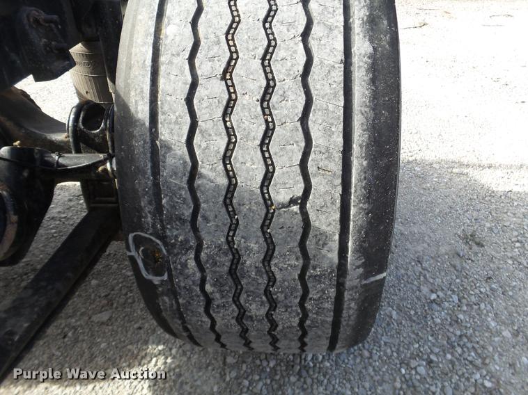 image for item J2640 2007 International 9400i semi truck