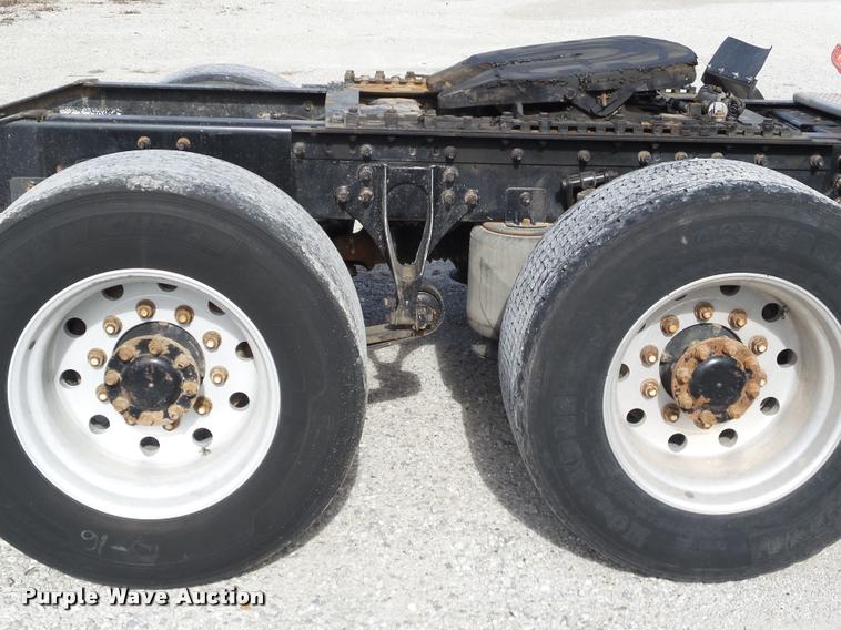 image for item J2640 2007 International 9400i semi truck