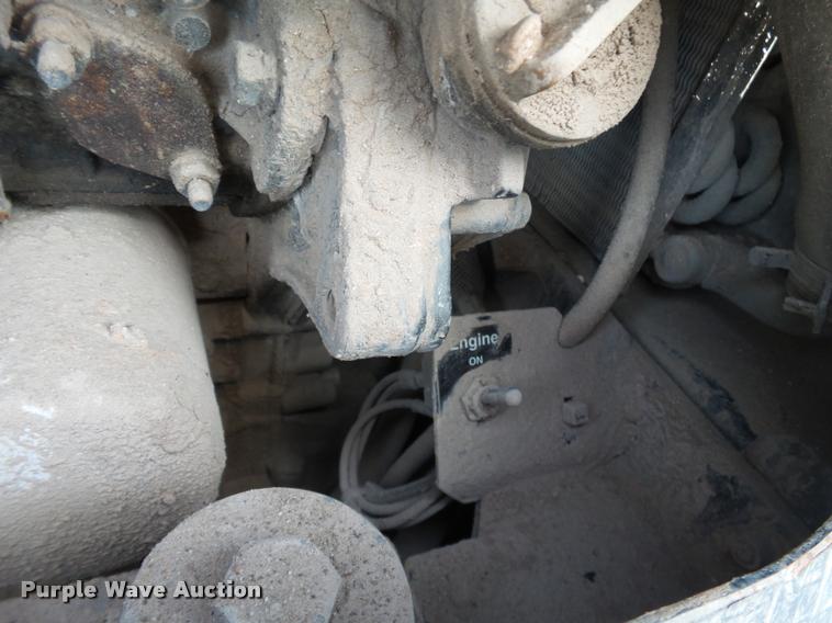 image for item J2640 2007 International 9400i semi truck