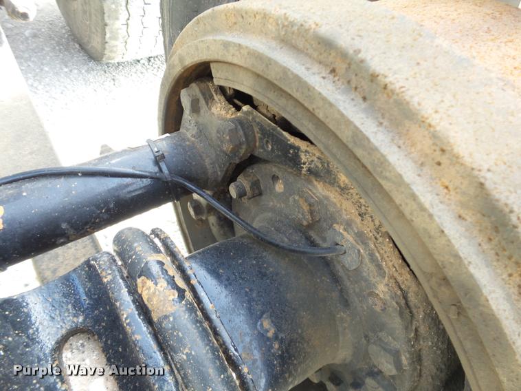 image for item J2640 2007 International 9400i semi truck