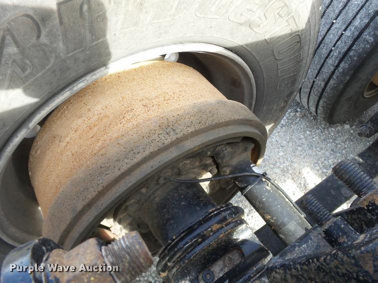 image for item J2640 2007 International 9400i semi truck