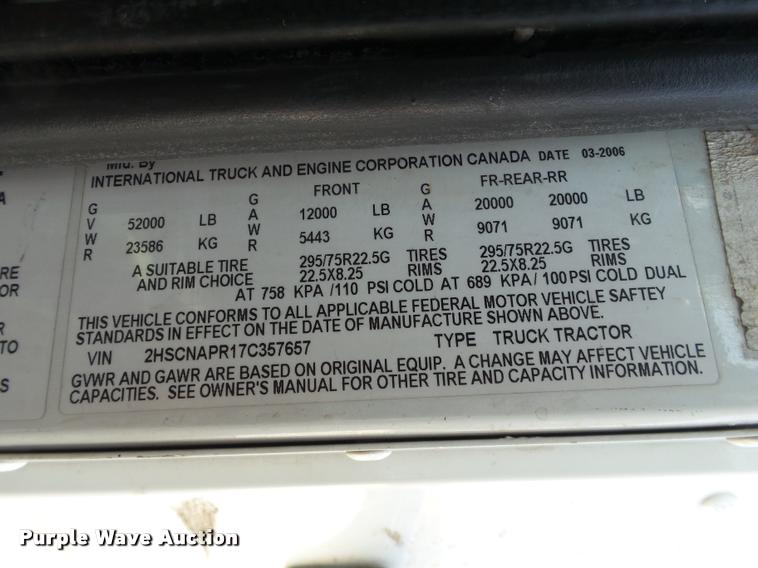 image for item J2640 2007 International 9400i semi truck