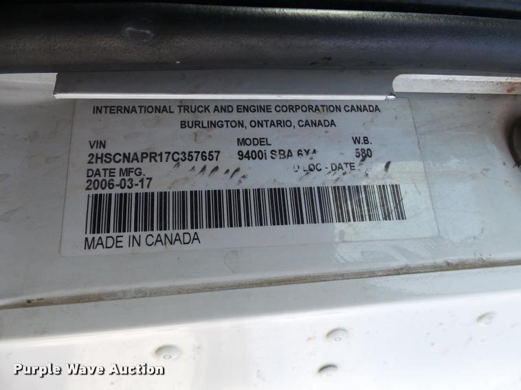 image for item J2640 2007 International 9400i semi truck