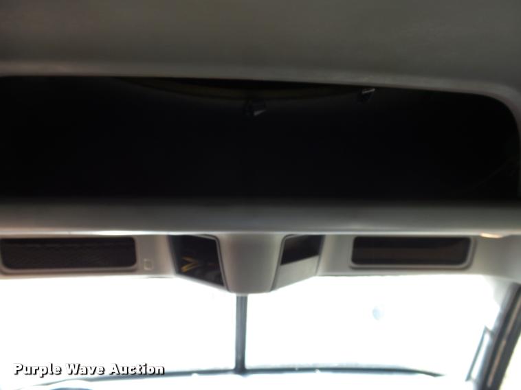 image for item J2642 2005 Freightliner Columbia semi truck