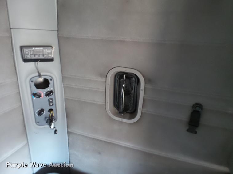 image for item J2642 2005 Freightliner Columbia semi truck