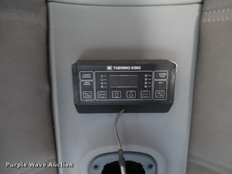 image for item J2642 2005 Freightliner Columbia semi truck