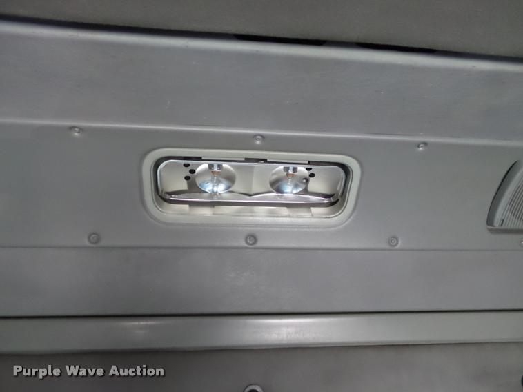 image for item J2642 2005 Freightliner Columbia semi truck