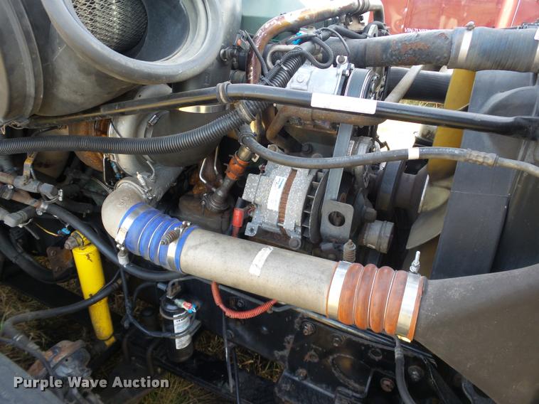 image for item J2642 2005 Freightliner Columbia semi truck