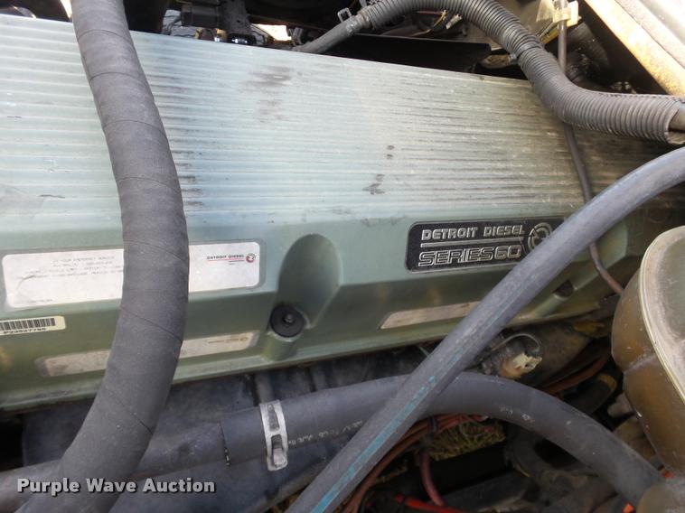 image for item J2642 2005 Freightliner Columbia semi truck