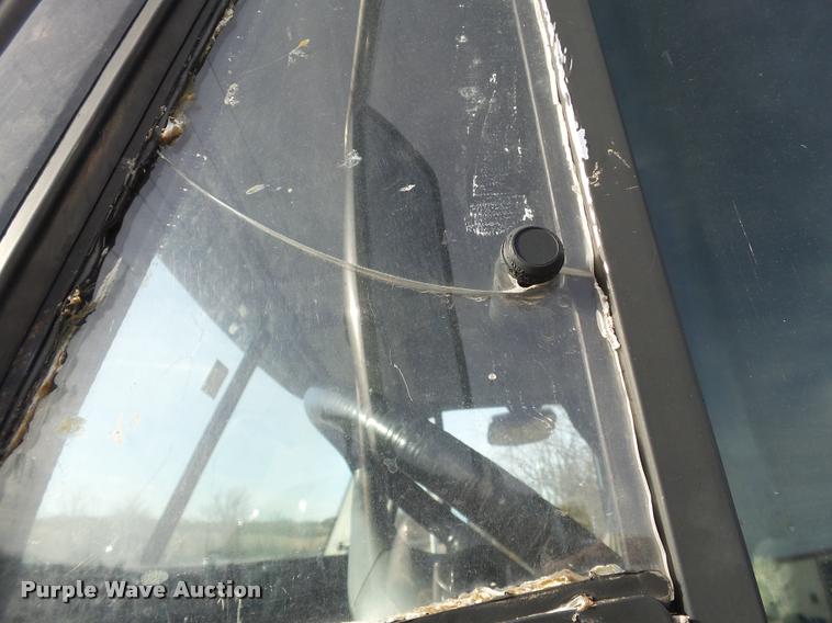 image for item J2642 2005 Freightliner Columbia semi truck