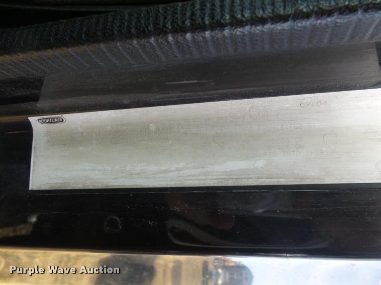 image for item J2642 2005 Freightliner Columbia semi truck