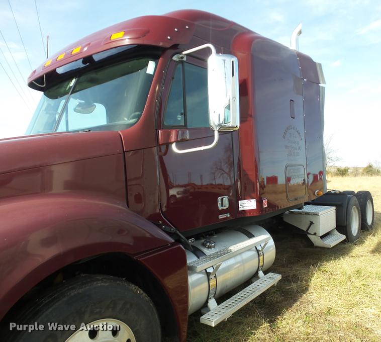 image for item J2643 2007 Freightliner Columbia semi truck