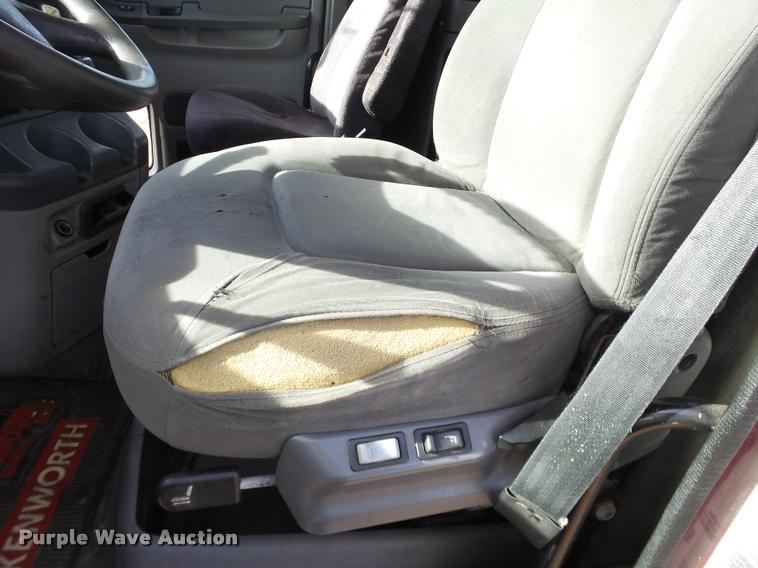 image for item J2643 2007 Freightliner Columbia semi truck