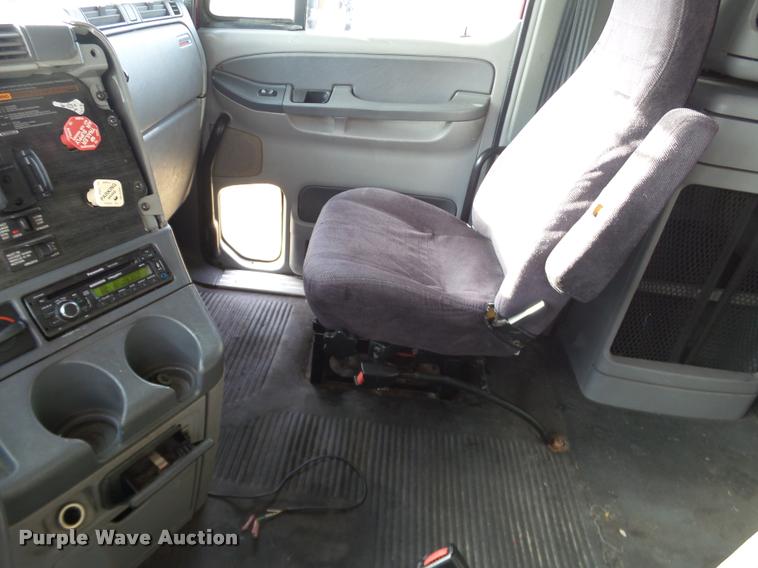 image for item J2643 2007 Freightliner Columbia semi truck