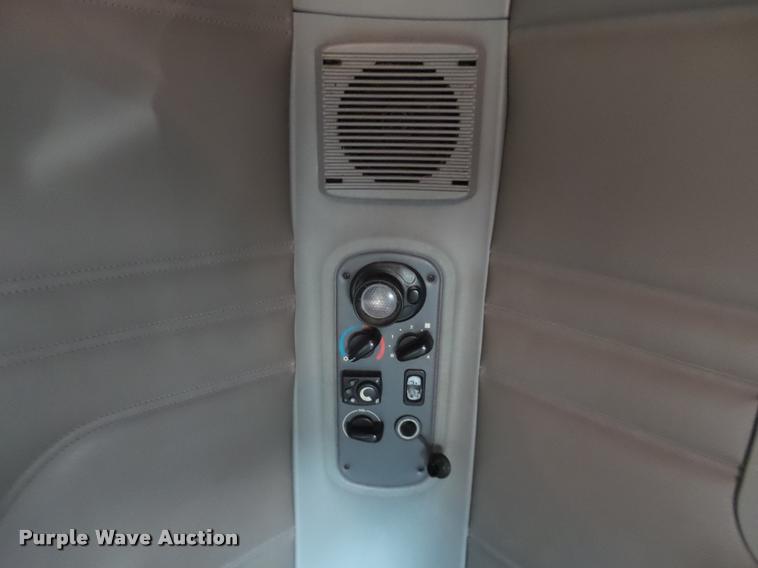 image for item J2643 2007 Freightliner Columbia semi truck