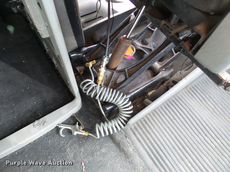 image for item J2643 2007 Freightliner Columbia semi truck