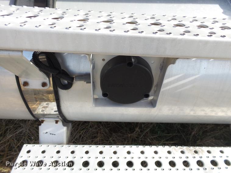 image for item J2643 2007 Freightliner Columbia semi truck