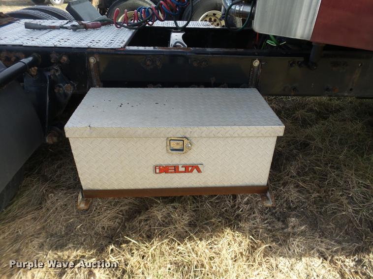 image for item J2643 2007 Freightliner Columbia semi truck