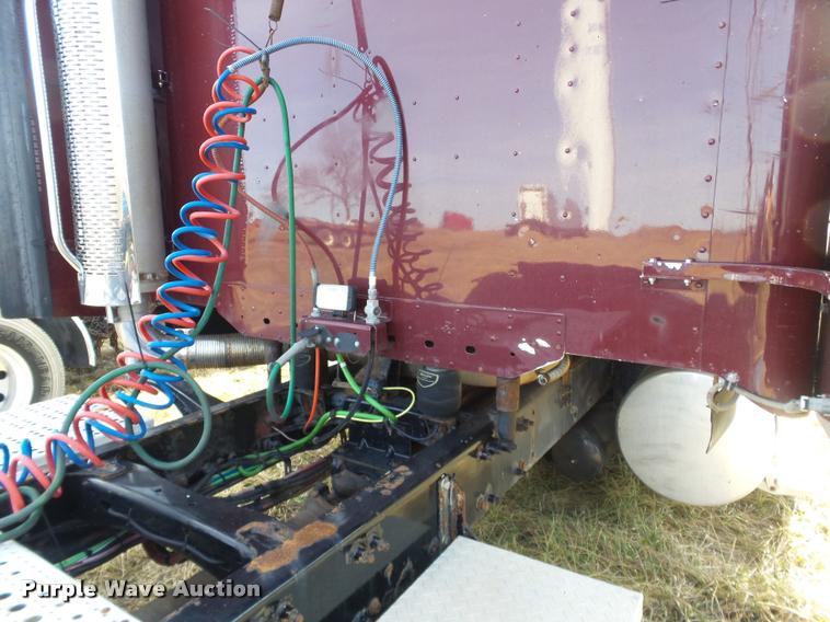 image for item J2643 2007 Freightliner Columbia semi truck