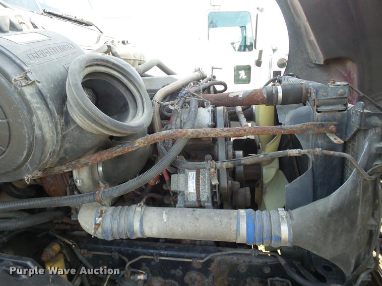 image for item J2643 2007 Freightliner Columbia semi truck