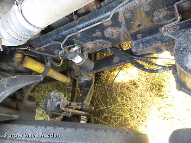 image for item J2643 2007 Freightliner Columbia semi truck