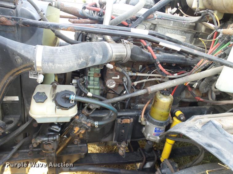 image for item J2643 2007 Freightliner Columbia semi truck