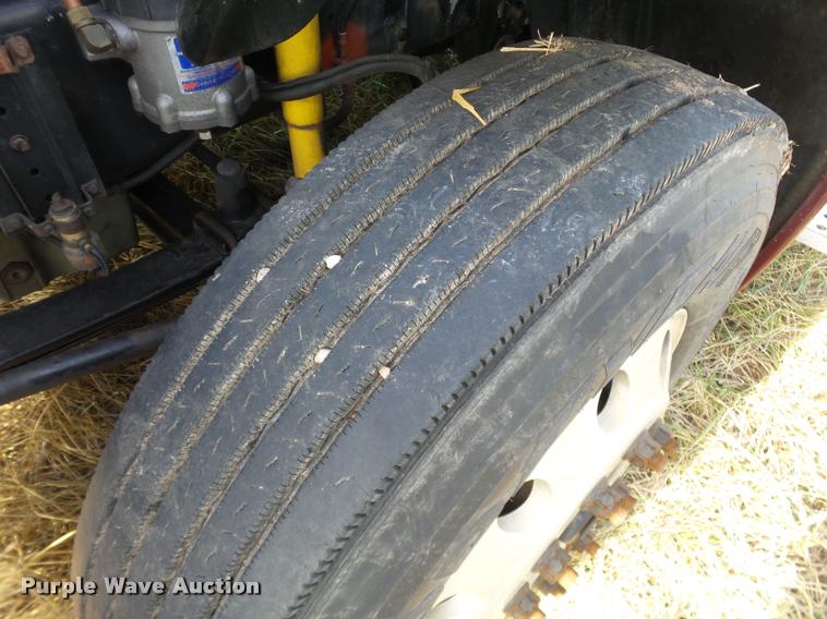 image for item J2643 2007 Freightliner Columbia semi truck