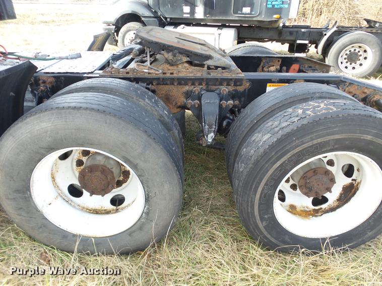 image for item J2643 2007 Freightliner Columbia semi truck