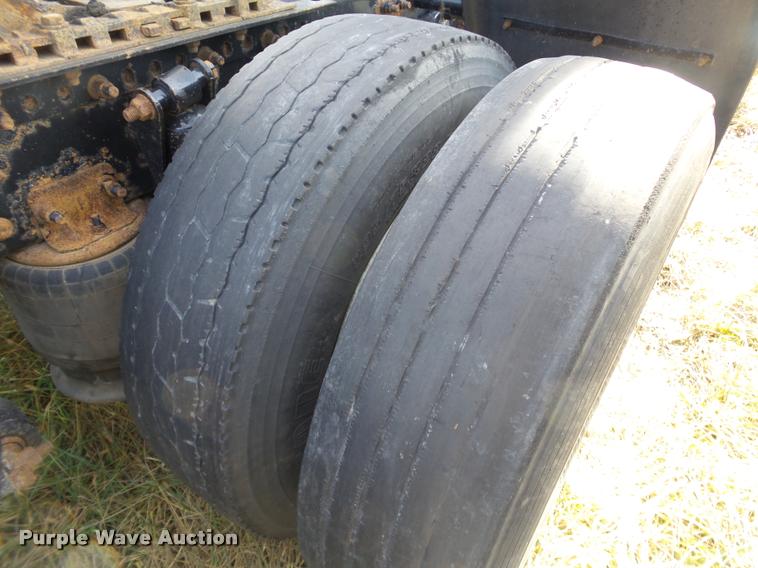 image for item J2643 2007 Freightliner Columbia semi truck