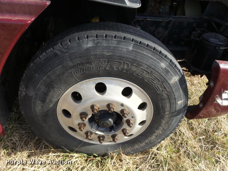 image for item J2643 2007 Freightliner Columbia semi truck