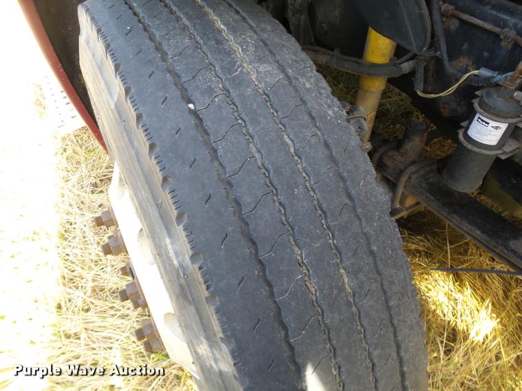 image for item J2643 2007 Freightliner Columbia semi truck