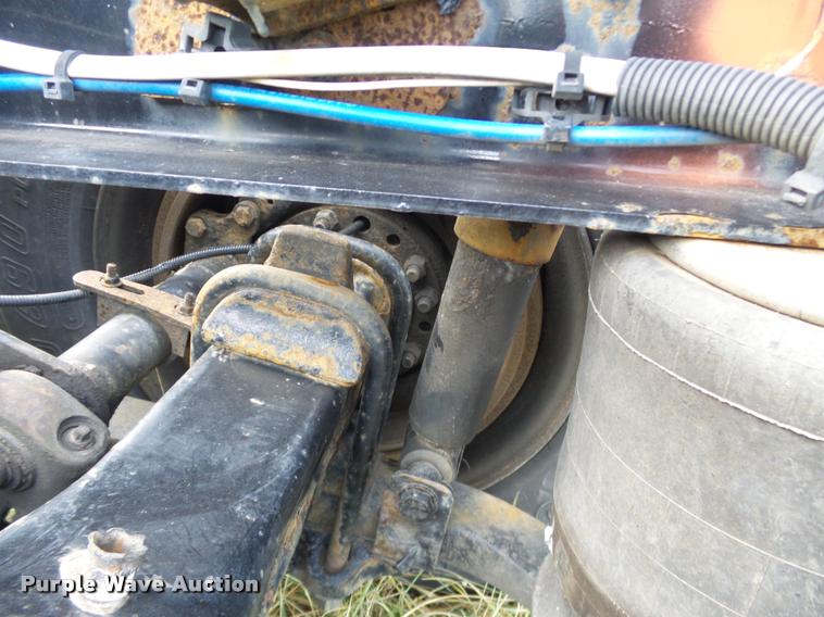 image for item J2643 2007 Freightliner Columbia semi truck