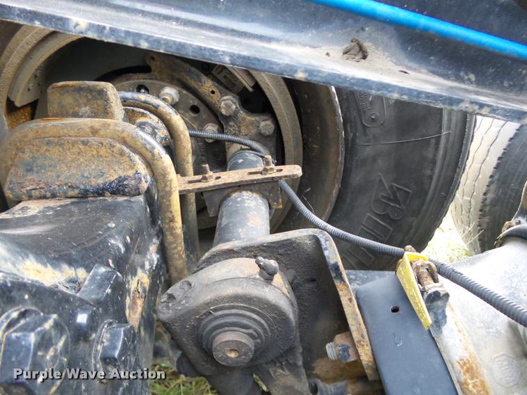 image for item J2643 2007 Freightliner Columbia semi truck