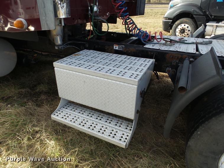 image for item J2643 2007 Freightliner Columbia semi truck