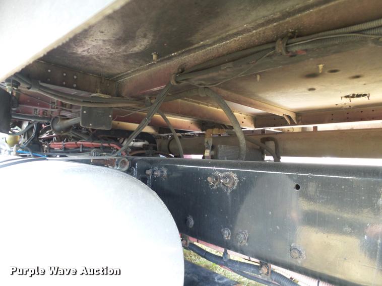 image for item J2643 2007 Freightliner Columbia semi truck