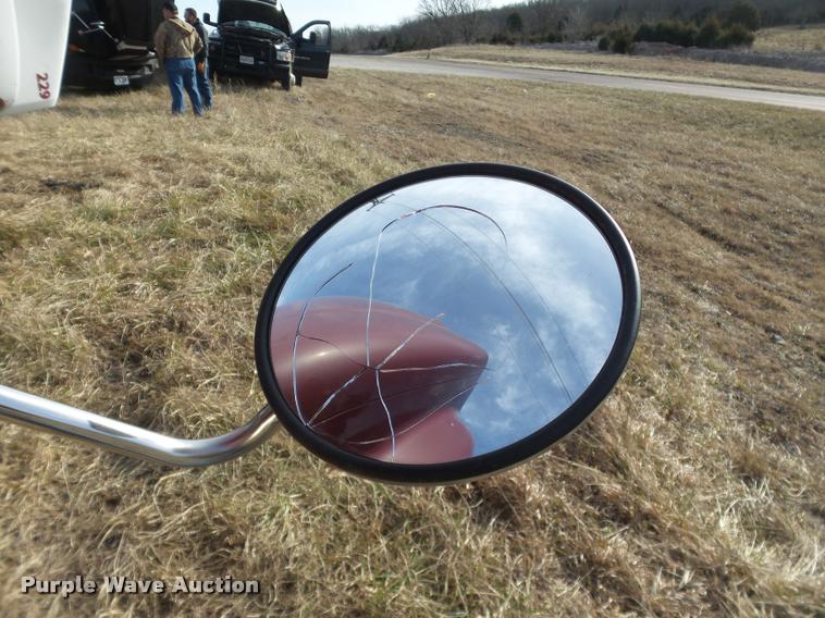 image for item J2643 2007 Freightliner Columbia semi truck