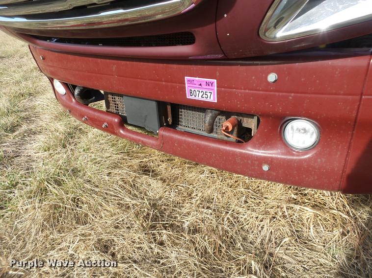 image for item J2643 2007 Freightliner Columbia semi truck