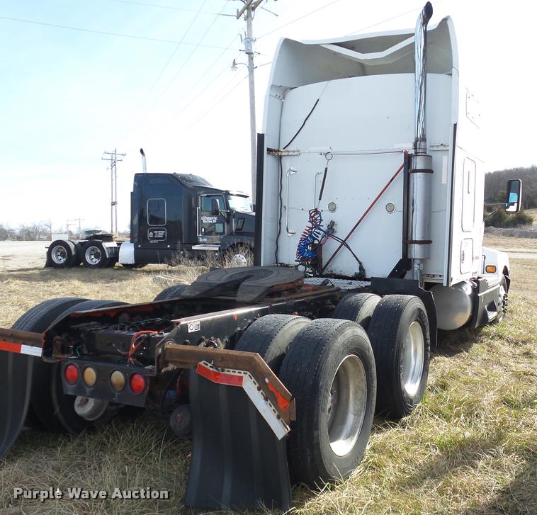 image for item J2644 2005 Kenworth T600 semi truck