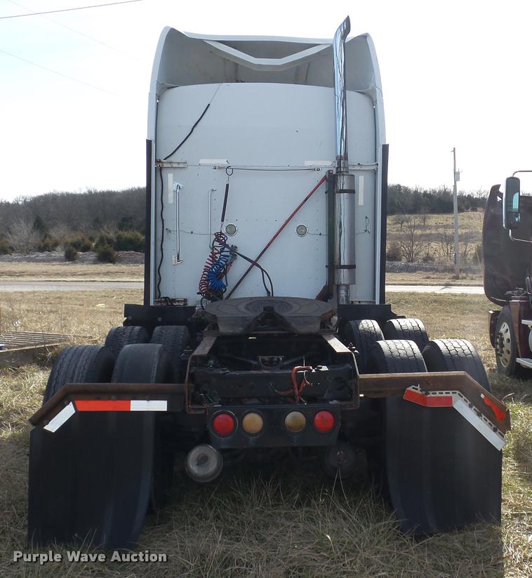 image for item J2644 2005 Kenworth T600 semi truck