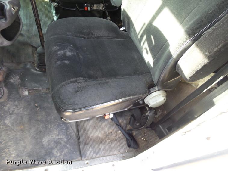 image for item J2644 2005 Kenworth T600 semi truck