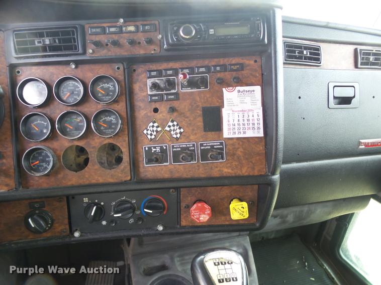 image for item J2644 2005 Kenworth T600 semi truck