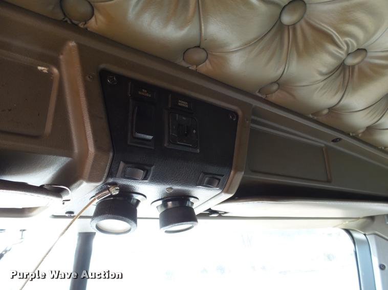 image for item J2644 2005 Kenworth T600 semi truck