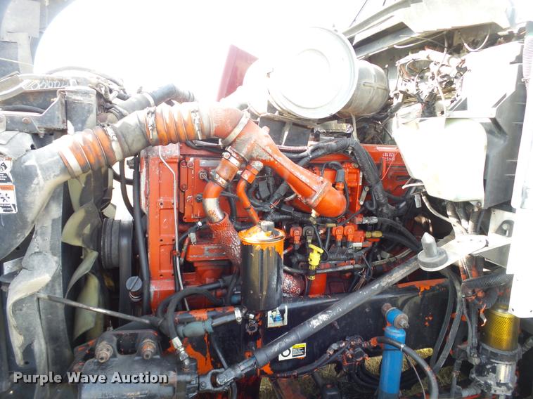 image for item J2644 2005 Kenworth T600 semi truck