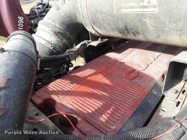 image for item J2644 2005 Kenworth T600 semi truck