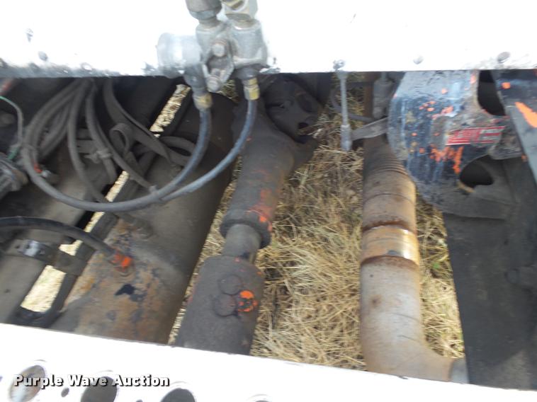 image for item J2644 2005 Kenworth T600 semi truck