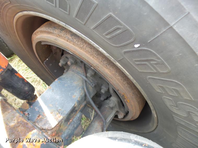 image for item J2644 2005 Kenworth T600 semi truck