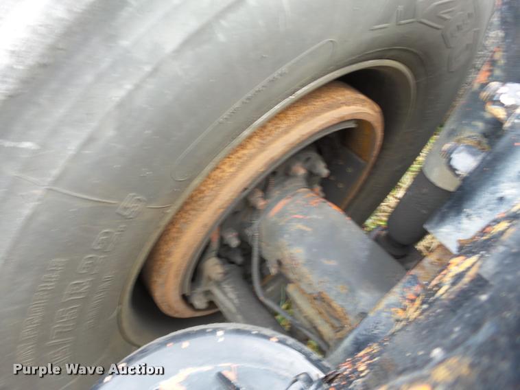 image for item J2644 2005 Kenworth T600 semi truck