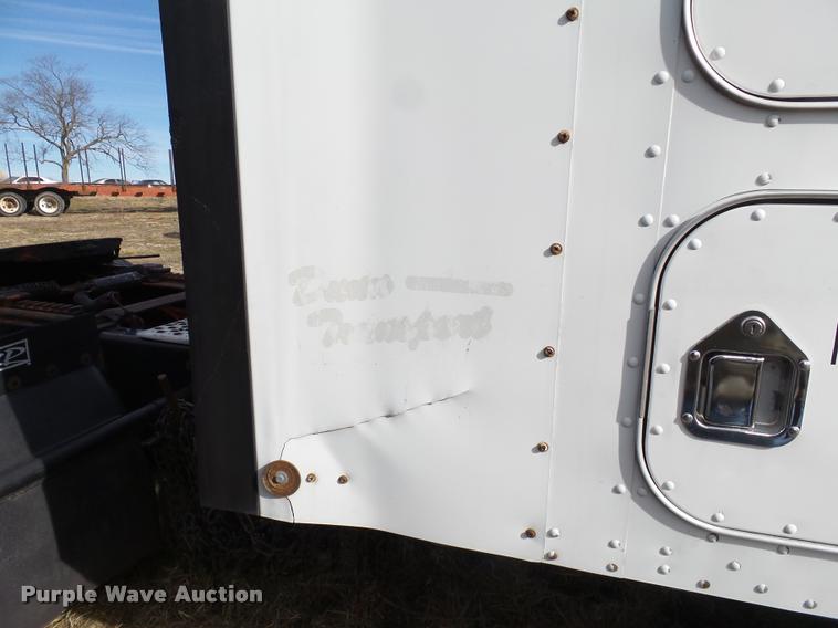 image for item J2644 2005 Kenworth T600 semi truck