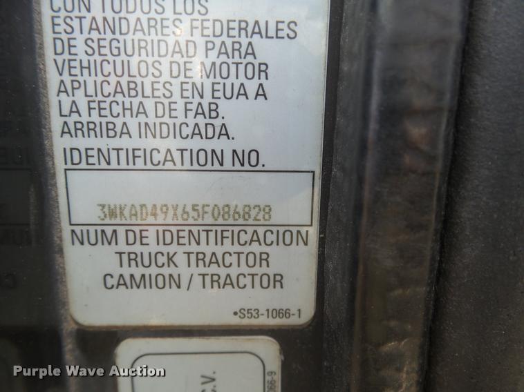 image for item J2644 2005 Kenworth T600 semi truck